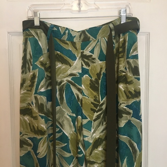 Susan Graver pull on pants. SZ Med. Tie belt. Side slit pockets. - Picture 2 of 6